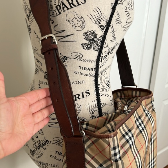 Authentic Vintage Burberry crossbody Bag - Picture 4 of 12